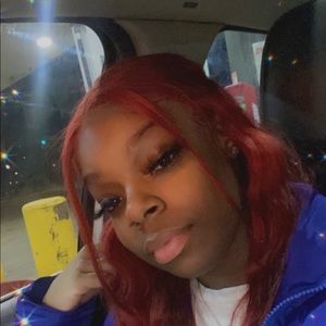 Meet your Posher, Mia